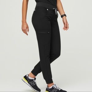 Figs joggers in black! Zamora style.